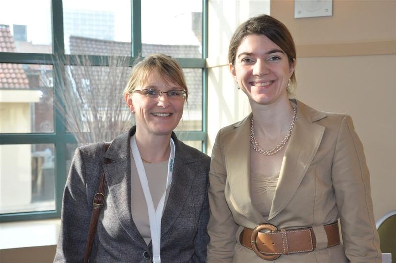 Im Bild von links: Heike Keddi-Hertl, Manager Media Relations, Siemens AG - Industry Sector, Drive Technologies und Ruth Weidner-Braun, Director Analyst Relations Drive Technologies, Siemens AG - Industry Sector, Drive Technologies  (Bild: M.Henig/PROCESS)