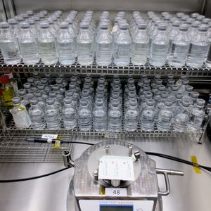 Abb 3.: Für die Worst-Case Letalitätsuntersuchungen werden biologische und chemische Indikatoren verwendet.