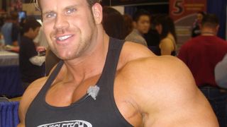 Den „Muckis“ von Bodybuilder Jay Cutler droht jetzt Gefahr von einem künstlichen Robotermuskel aus Vandiumdioxid.  (commons.wikimedia.org/Jay Cutler)