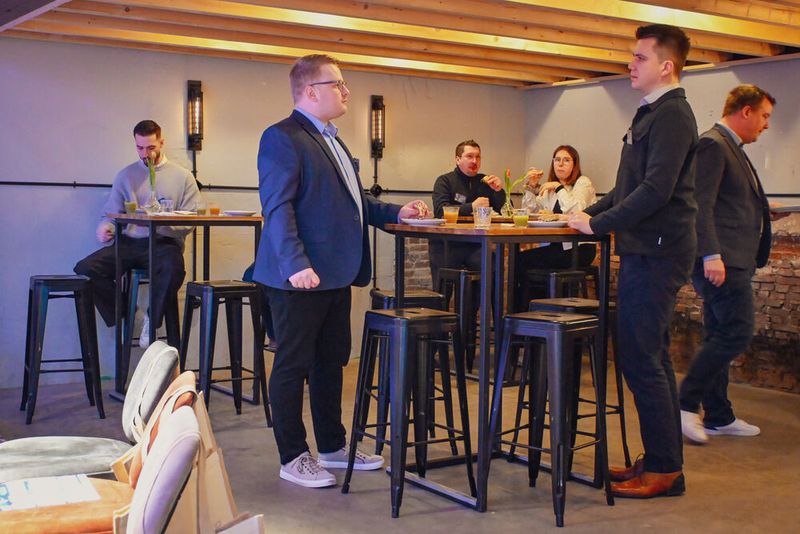 Als Vertreter der Redaktion war Johannes Kapfer (rechts) nach Groningen gereist. Hier im Gespräch mit Henk Nicolai, Projektmanager Ems-Dollart-Region. (Bild: Juliane Buch / Smart Documents)