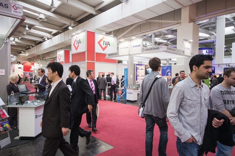 Zentraler Anlaufpunkt für Mikro- und Nanotechnologien auf der Compamed: der IVAM-Produktmarkt „Hightech for Medical Devices“ mit über 50 Ausstellern in Halle 8b. Begleitet wird der Gemeinschaftsstand wie in den vergangenen Jahren vom „Compamed Hightech Forum by IVAM“. (IVAM)