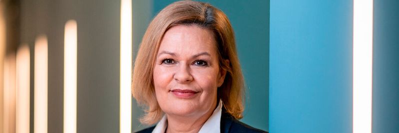 Nancy Faeser will eine Grundgesetzänderung in Bezug auf die IT-Sicherheit voranbringen Nancy Faeser will eine Grundgesetzänderung in Bezug auf die IT-Sicherheit voranbringen