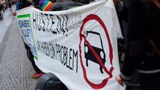 Fahrverbote wegen zu hoher NO2-Belastung drohen nun auch in Nürnberg. (Husten! Wir haben ein Problem! / Jon Worth / CC BY 2.0)