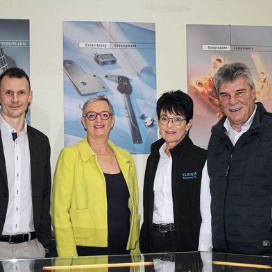 Die Kleiner Gruppe übernimmt Psm Protech. Das Bild zeigt von links: Rico Kleiner – Geschäftsführender Gesellschafter Kleiner Group, Irene Wagner – Geschäftsführerin Psm Protech, Jutta Kleiner – Kleiner, Thomas Kleiner – Geschäftsführender Gesellschafter Kleiner Group. (Bild: psm protech)