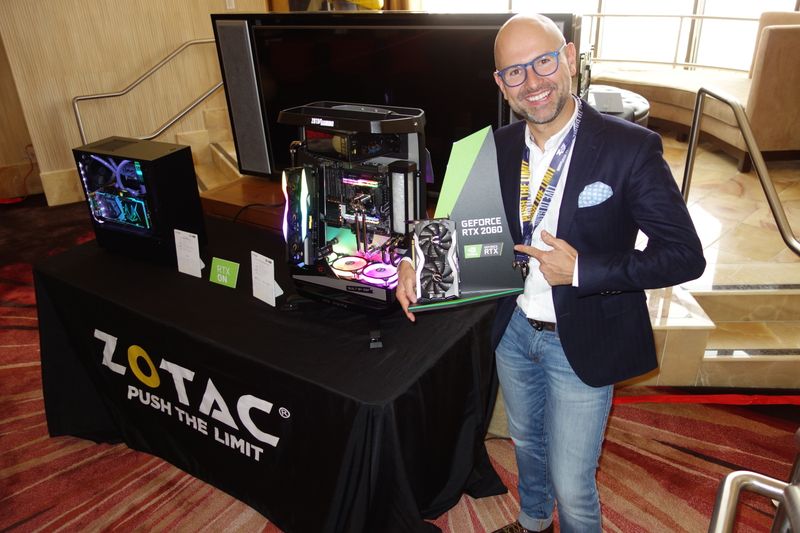 Maciej Wieczorek, ZOTAC, stellt die neue Gaming Geforce RTX 2060 AMP Karte vor. (IT-BUSINESS)