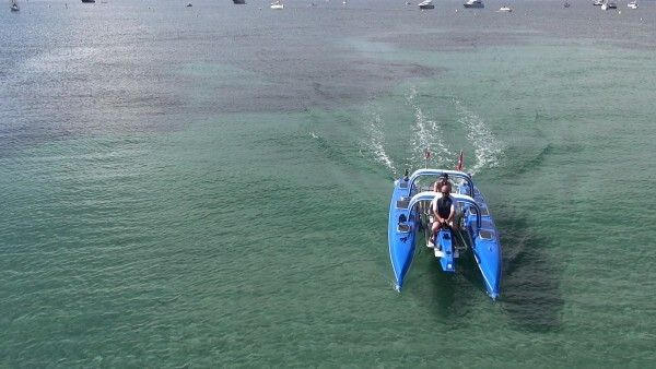 Das elektrisch betriebene Freizeit-Boot Platypus: Es verbindet die zwei Wassersportarten Bootfahren und Tauchen. (Platypus)