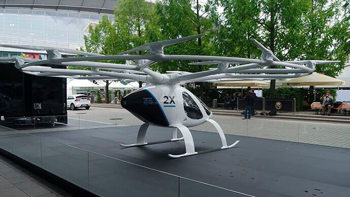 Flugtaxis könnten künftig Menschen durch die Luft statt am Boden über kurze Strecken transportieren.