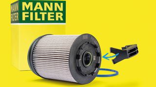 Der Kraftstofffilter PU 10 023/1 z KIT mit Demontagegriff. (Bild: Mann+Hummel)
