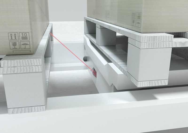 Bild 5: Mit Künstlicher Intelligenz lässt sich die Präzision optischer Distanzsensoren auf ein neues Niveau heben. Beispielsweise beim Einsatz in der Intralogistik.  (Bild: Leuze)