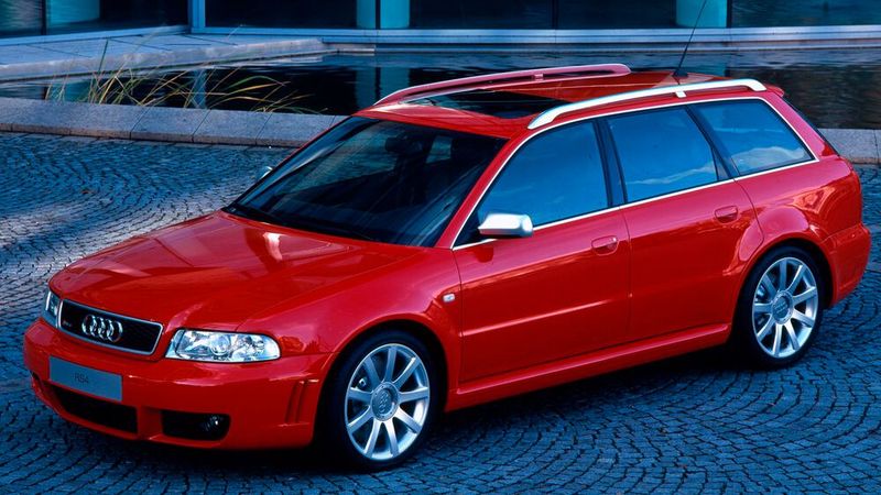 Der RS4 Avant (B5) war das erste echte RS-Modell der Audi-Sport-Division. (Bild: Audi)
