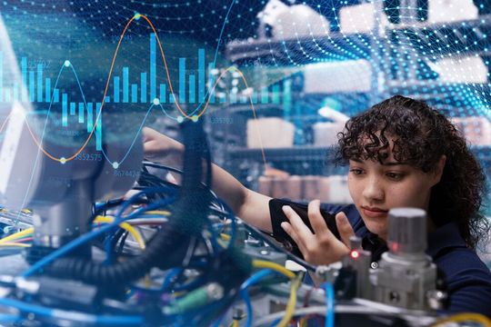 Siemens und Microsoft intensivieren ihre Zusammenarbeit. Dabei geht es um die breitgefächerte Einführung von generativer KI, um etwa ein industrielles Metaversum zu schaffen. Damit sollen sich viele Workflows in unterschiedlichen Sektoren straffen lassen. Lesen Sie hier, was da kommt.(Bild:  Microsoft)