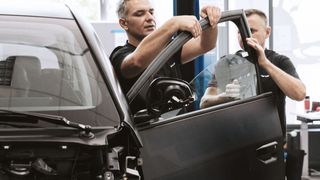 Auf der Automechanika zeigt Bertrandt auch eine Türkonstruktion mit integrierten Solarzellen. (Bild: Sono Motors)