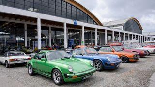 Die Motorworld Classics Bodensee und die Retro Classics Stuttgart: Zwei Oldtimermessen in Baden-Württemberg hoffen auf endlich wieder volle Hallen. (Motorworld)