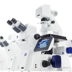 Die Zeiss Axio Observer Familie bildet mit drei stabilen und modularen Mikroskopstativen die Grundlage für flexible und effiziente Bildverarbeitung. Wissenschaftler erhalten reproduzierbare Resultate und qualitativ hochwertige Bilddaten von einer Vielzahl an Proben unter verschiedenen experimentellen Bedingungen. Zeiss Axio Observer kombiniert bewährte Zeiss Optik mit neuen Automationsoptionen und erlaubt Forschern, selbst anspruchsvollste multimodale Bildaufnahmen von lebenden und fixierten Proben durchzuführen.