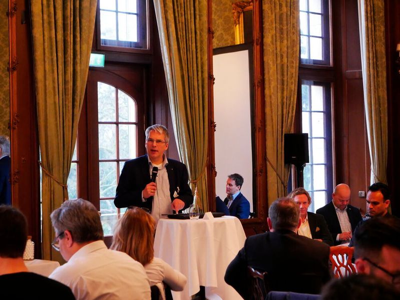 Sven Ramuschkat stellte in seinem Impulsstatement das Customer Alignment bei der tecRacer vor. (Vogel IT-Akademie)