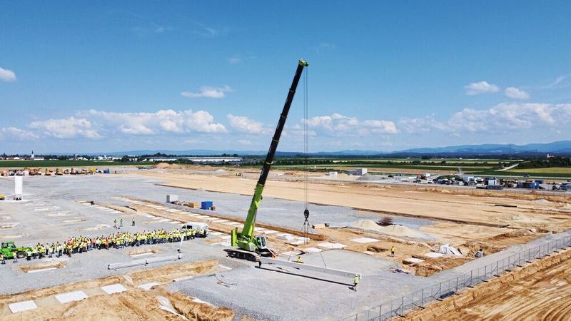 Aufbau des BMW Group Werks Irlbach-Straßkirchen. (Bild: BMW AG)