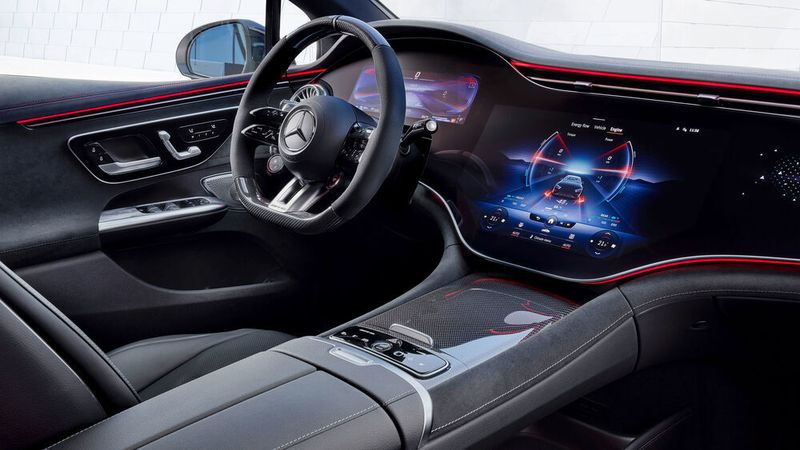 Im Innenraum soll das Soundsystem mithilfe von speziellen Lautsprechern, Bassaktuator und einem Soundgenerator ein besonderes Klangerlebnis erzeugen. (Mercedes)