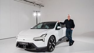 Auf die 2 folgt bei Polestar nicht die 3, sondern die 4. Doch was ist neu im Vergleich zum Polestar 2? (Bild: Dirk Kunde)
