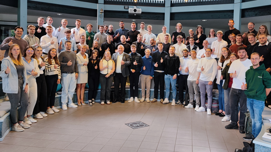 63 Studierende im 63. BFC-Jahrgang