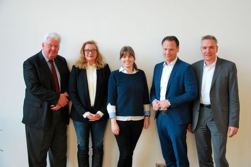 Die Jury bilden im Jahr 2018: (v. li.) Joachim von Maltzan, Redaktion »kfz-betrieb, Ina Berger, CG Car-Garantie Versicherungs-AG, Ulrike Döring, Eventabteilung der Vogel Business Media, Jascha Bräuer, Santander Consumer Bank AG, Wolfgang Michel, Chefredakteur »kfz-betrieb«. (Bild: James)