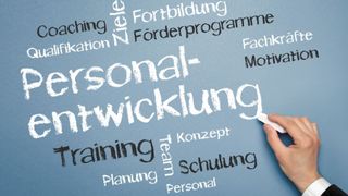 personalentwicklung-coloures-pic-adobestock-40678448-neu-900x506 (Bild: Coloures-Pic - Adobe Stock)
