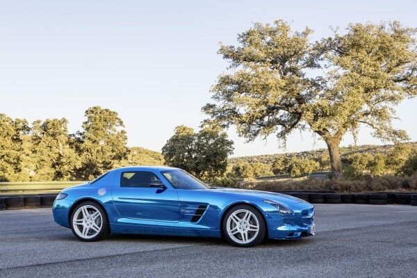 Der Mercedes-Benz SLS AMG Coupé Electric Drive - mit einer Gesamtleistung von 552 kW und einem maximalen Drehmoment von 1000 Nm der stärkste Elektro-Supersportwagen der Welt (Daimler AG)