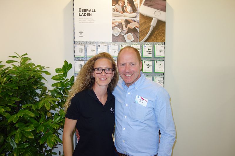 Sandra Kaplan, Belkin, mit Sascha Böhmer, SanDisk (Bild: IT-BUSINESS)