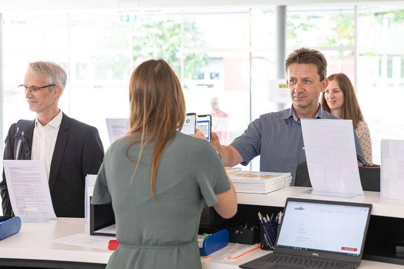 16. Anwenderkongress Steckverbinder: Der erste Steckverbinder-Tag am 5. Juli 2022 fokussierte neue Technologien und Trends wie den intelligenten Steckverbinder und KI in der Qualitätskontrolle, die additive Serienfertigung von Steckverbinder, DC-Verbindungstechnik, modulare Steckverbinder sowie messtechnische Verfahren. (Bild: Elektronikpraxis)