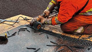 Das FXC-Stahlseilgut-Verbindungssystem erlaubt eine schnelle Wiederinbetriebnahme der Förderbandanlage, und die Ausfallzeit wird auf ein Minimum reduziert. (Bild: Flexco)