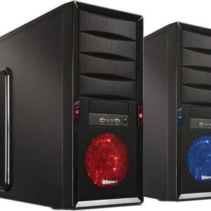 Das ATX-Tower-Gehäuse Staray, in dem ein 120-Millimeter-Apollish-Lüfter serienmäßig eingebaut ist, bietet Enermax in den zwei Farbversionen Rot und Blau an.