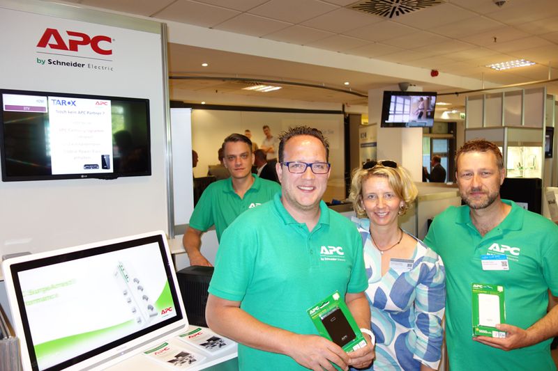 Stephanie Steen, IT-BUSINESS, hatte dank der PowerPacks von APC wieder voll aufgeladen. (Bild: IT-BUSINESS)