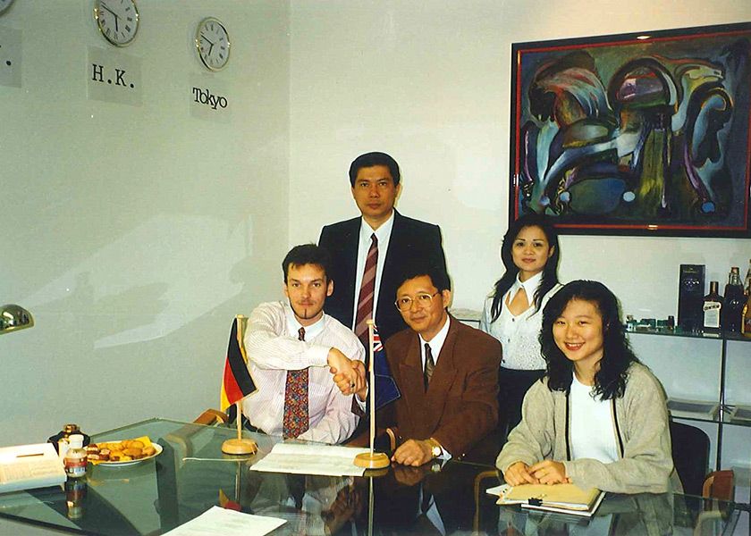 1994-und-1995---Millionspot-udn-neues-Buero-Foto1-v01 ()