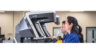 DRV-Z1 (DRV – Deep Reality Viewer) ist ein digitales 3D-Betrachtungssystem mit Stereozoom, das die Vorteile der optischen Stereomikroskopie und der digitalen Technologie in einem einzigen System vereint. (Vision Engineering)