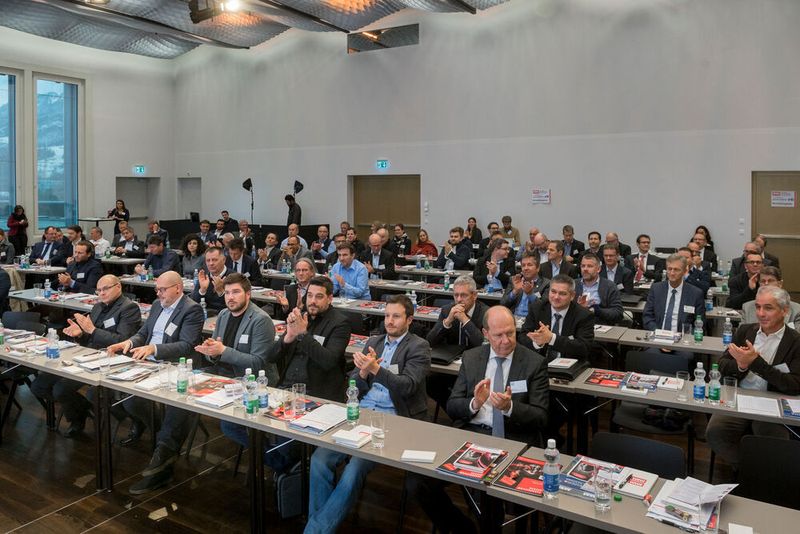 Applaus für die Referenten! (Thomas Entzeroth)