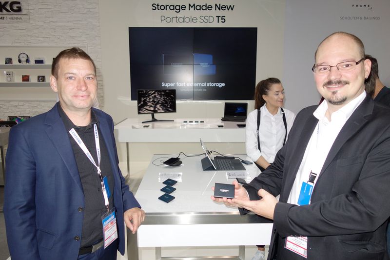 In Natura sehen die Jungs viel besser aus, (l.) Carsten Müller und Marcel Binder, Samsung. (Bild: IT-BUSINESS)