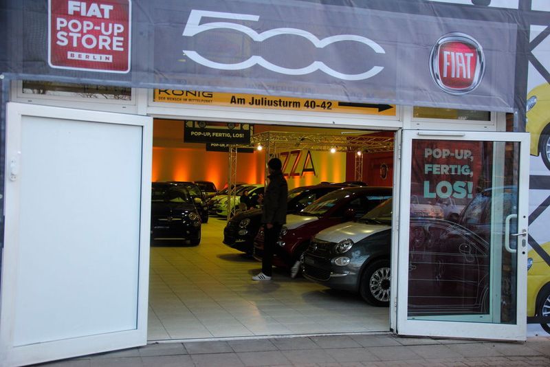 Türen auf und los: Am Eröffnungswochenende verkaufte der Händler 20 Fiat 500. (Baeuchle/»kfz-betrieb«)