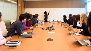 Meetings müssen nicht immer unproduktiv und langweilig sein. (Bild: Pexels)