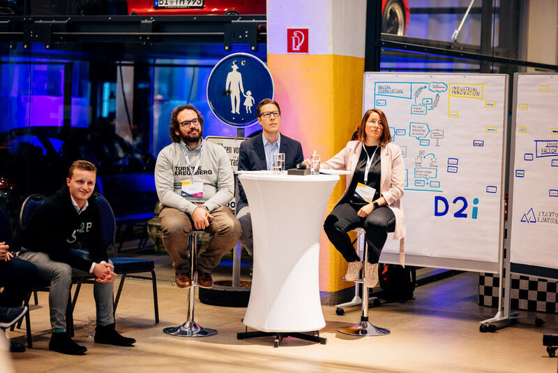 Eine schwierige Aufgabe hat die Jury des Startup-Pitches mit Daniel Nill von Turbine Kreuzberg, Heiko Huber von UnternehmerTUM und Stephanie Metzner von IBM Deutschland. (Besim Mazhiqi)
