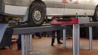 Die Vier-Stempel-Hebebühne „QuattroRam 65 A/N-S2“ hat eine Tragfähigkeit von 6,5 Tonnen. (Foto: J.A. Becker)