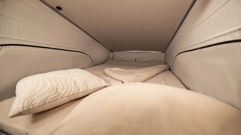 Blick ins Dachzelt (Bild: Mercedes-Benz)