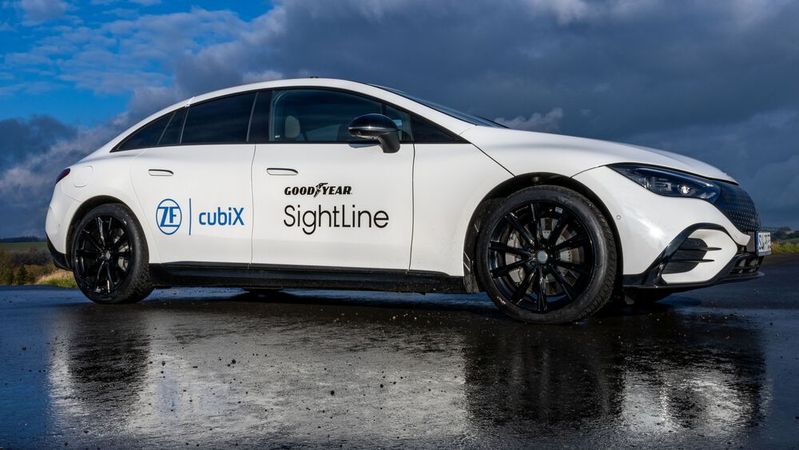 Auf der CES 2024 haben ZF und Goodyear ihre Zusammenarbeit hinsichtlich der Integration von Reifendaten in die Fahrzeugelektronik vorgestellt.(Bild:  ZF)