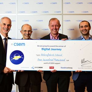 Die Federnfabrik Schmid gewinnt den CSEM Digital Journey Preis. , Mario El-Khoury, CSEM CEO, Georges Kotrotsios, CSEM, Albert Enste, Federnfabrik Schmid, Bahaa Roustom, CSEM (v.l.)  