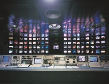 Digital Network Operations Room zur Überwachung der Übertragungsfunktion von TV-Satelliten (Bild: SES)