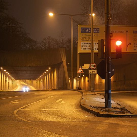 Der Schwanentunnel in Stuttgart bei Nacht.(Bild:  Schwanentunnel with one car /Bertram Nudelbach / CC BY-SA 2.0)
