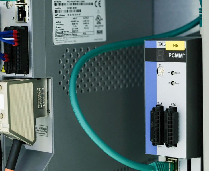 Der PCMM von Kollmorgen vereint eine leistungsstarke Motion Control mit einer in den Sprachen der IEC 61131-3 frei programmierbaren SPS. (Kollmorgen/Sienk)