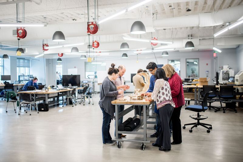 Das 3DEXPERIENCE Lab bietet Innovatoren einen Raum, um kreative Ideen zu verwirklichen. (Bild: Dassault Systèmes Deutschland GmbH)