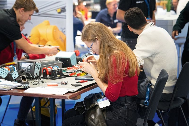 Die nach sieben Jahre Pause neu lancierte ineltec in Zürich war mit 162 Anbietern und 6803 Fachbesuchern aus der ganzen Schweiz für den Veranstalter MCH Group ein grosser Erfolg. (Bild: MCH Group)