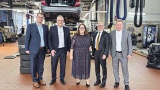 Tauschten sich aus: (v. l.) Carsten Beuß (HGF LV BW), Ludger Wendeler (GF Autohaus Burger Schloz), Bundespolitikerin Ricarda Lang, Michael Ziegler (Präsident LV BW) und Wolfgang Link (LV BW). (Bild: Kfz-Gewerbe Baden-Württemberg)