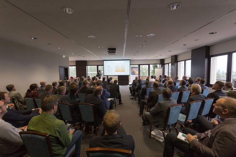 Eine Vielzahl von Teilnehmern lauschte dem Vortrag von Thomas Heidbreder. Er stellte die Komsa Cloud Services vor. (Komsa)