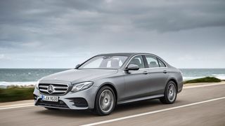 Die Mercedes E-Klasse war 2017 weltweit das beliebteste Fahrzeug in der Oberen Mittelklasse. 385.350 Stück konnten die Stuttgarter im vergangenen Jahr verkaufen. (Bild: Mercedes-Benz)